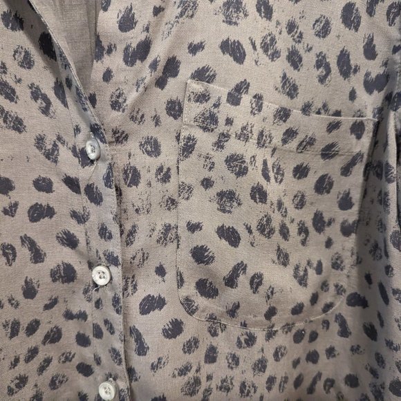 Anthropologie Cloth & Stone Olive Green Animal Print Buttondown Shirt - Picture 6 of 11